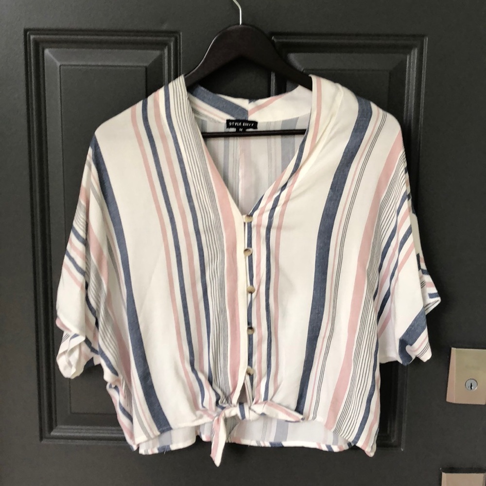 Striped knotted-front top